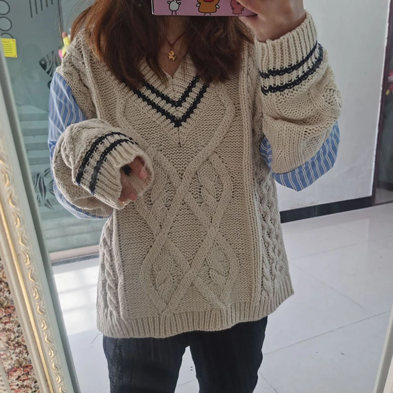 2020 Autumn Winter Korean Style Pullovers Knitted Sweater Women V-neck Casual Striped Female New Fashion Women Knitwear
2020 Autumn Winter Korean Style Pullovers Knitted Sweater Women V-neck Casual Striped Female New Fashion Women Knitwear