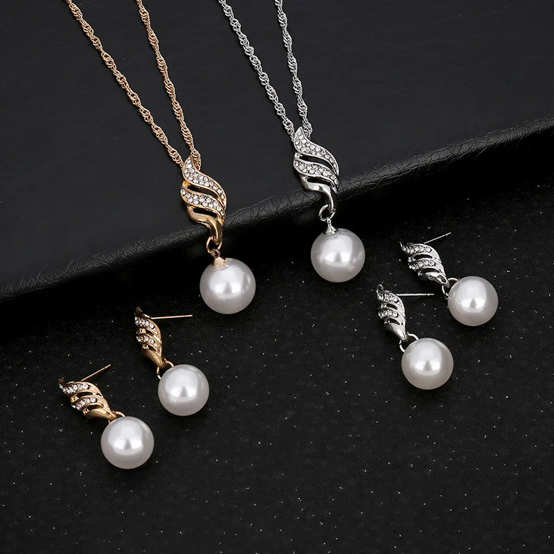 Fashionable Simple Pearl Inlaid Rhinestone Earrings Twist Pendant Necklace Set Bride Wedding Jewelry Party Gift
Fashionable Simple Pearl Inlaid Rhinestone Earrings Twist Pendant Necklace Set Bride Wedding Jewelry Party Gift
