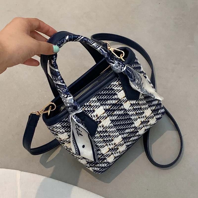 Beibao texture bag women's summer 2021 new fashion cloth splicing fabric portable cross bag Bucket Bag
Beibao texture bag women's summer 2021 new fashion cloth splicing fabric portable cross bag Bucket Bag