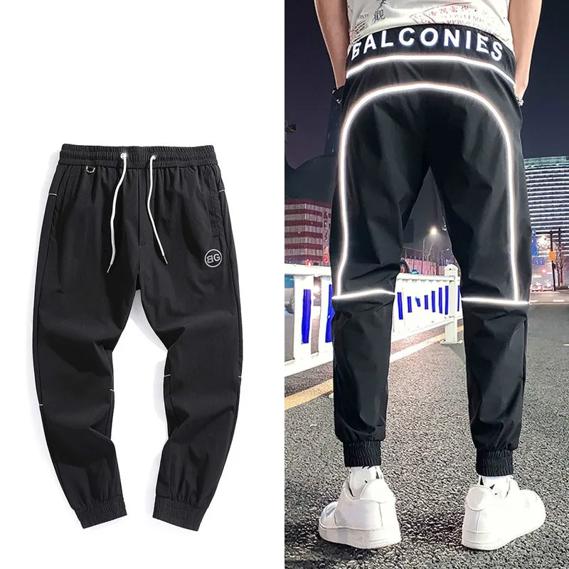 Reflective Sweatpants Men Hip Hop Loose Multi-pocket Patchwork Cargo Pants Male Streetwear Casual Joggers Mens Techwear Trousers 
Reflective Sweatpants Men Hip Hop Loose Multi-pocket Patchwork Cargo Pants Male Streetwear Casual Joggers Mens Techwear Trousers