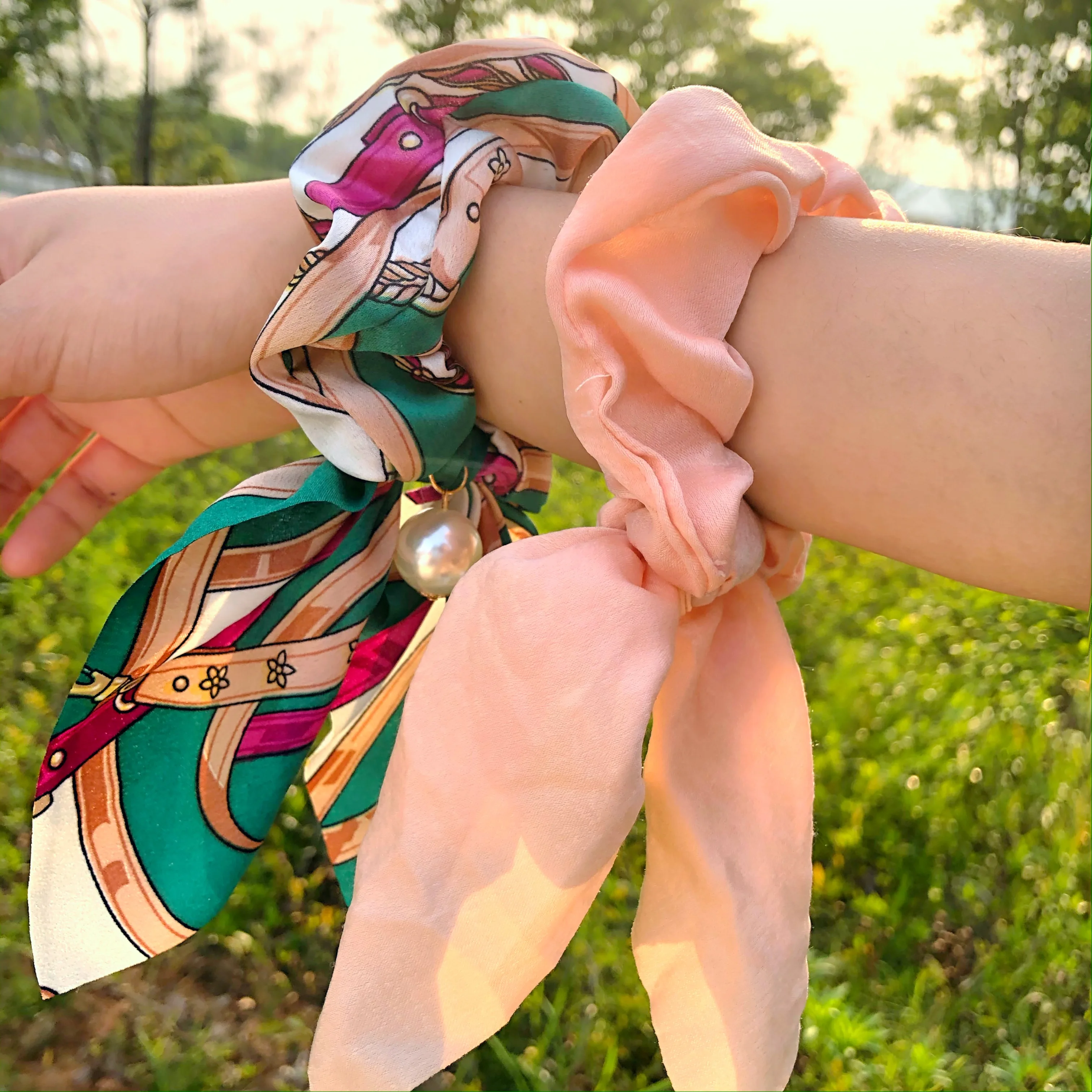 2pcs/set Women New Chiffon Bowknot Elastic Hair Bands Girls Pearl Scrunchies Headband Hair Ties Ponytail Holder Hair Accessories
2pcs/set Women New Chiffon Bowknot Elastic Hair Bands Girls Pearl Scrunchies Headband Hair Ties Ponytail Holder Hair Accessories
