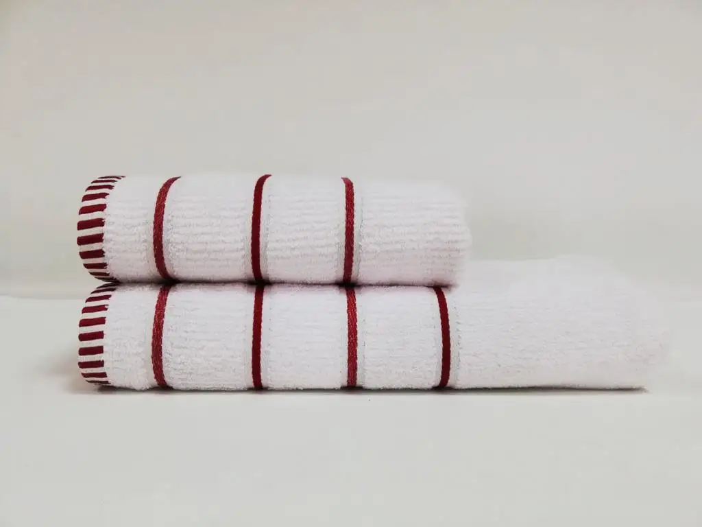 Line cotton bath towel set red white
Line cotton bath towel set red white