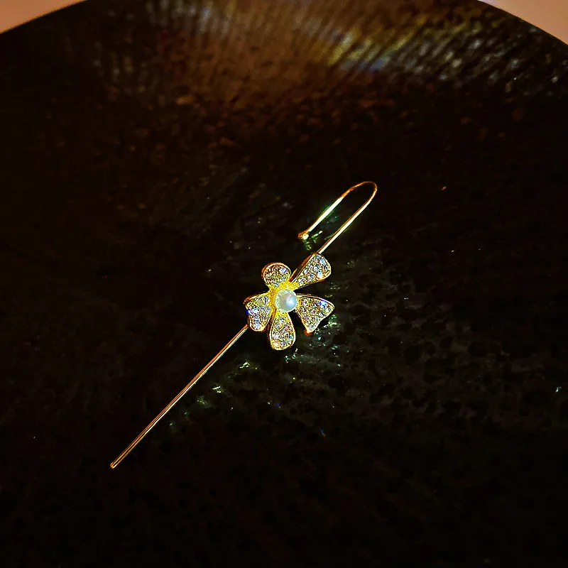 Simple Butterfly Flower Pierced Earrings Ear Clips Korean Net Red Personality Design Sense Fashionable Ear Jewelry For Girls
Simple Butterfly Flower Pierced Earrings Ear Clips Korean Net Red Personality Design Sense Fashionable Ear Jewelry For Girls