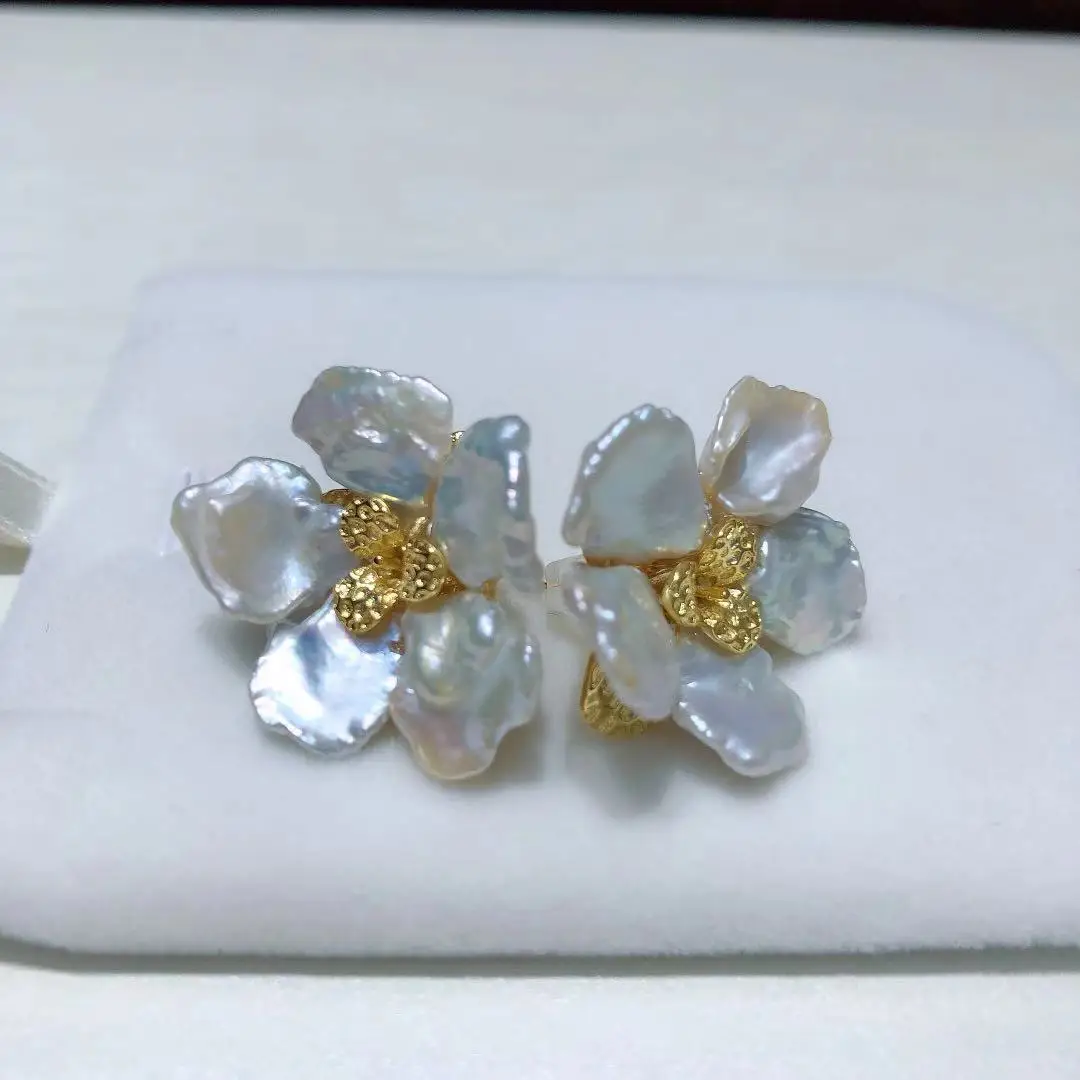 2021 Fashion Trend Earrings Natural Flowers Special-Shaped Pearl Earrings White Gold Injection Earrings
2021 Fashion Trend Earrings Natural Flowers Special-Shaped Pearl Earrings White Gold Injection Earrings