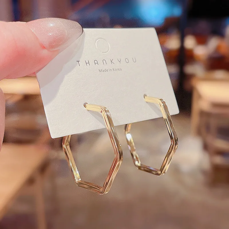 S925 Silvers New Geometric Hoop Earrings Female Retro Simple Temperament Circle Luxury Jewelry Women Exquisite 2021
S925 Silvers New Geometric Hoop Earrings Female Retro Simple Temperament Circle Luxury Jewelry Women Exquisite 2021
