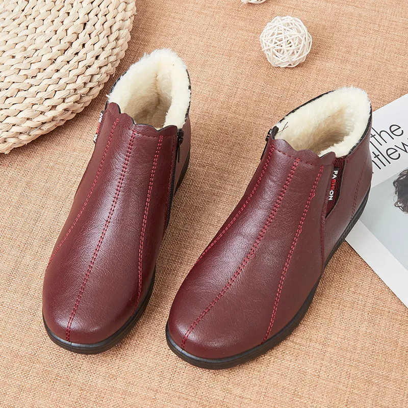 Winter mother's shoes soft sole middle-aged and elderly ankle boots plus velvet warm women's boots low-heeled flat cotton shoes
Winter mother's shoes soft sole middle-aged and elderly ankle boots plus velvet warm women's boots low-heeled flat cotton shoes
