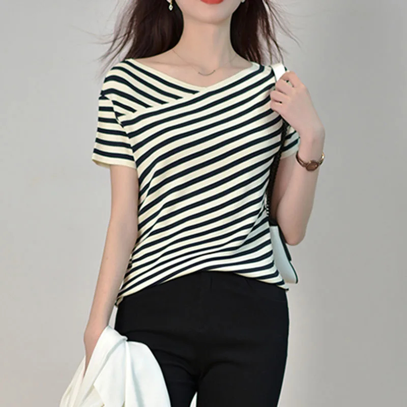 Striped T Shirt Women 2022 Summer V-Neck Slim Womens Tops Knitted Short Sleeve Tees Vintage Clothes Tshirt Black Tee Shirt Femme
Striped T Shirt Women 2022 Summer V-Neck Slim Womens Tops Knitted Short Sleeve Tees Vintage Clothes Tshirt Black Tee Shirt Femme