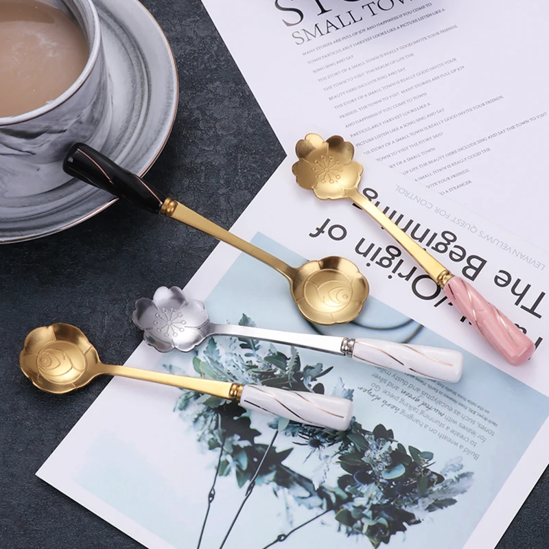 Нержавеющая сталь ложки с цветами Керамика ручка ложка для перемешивания элегантные Кофе десерт
Нержавеющая сталь ложки с цветами Керамика ручка ложка для перемешивания элегантные Кофе десерт