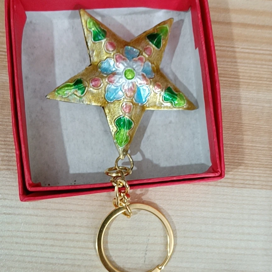 10pcs Chinese style Fancy Large Star keychain keyring Cloisonne Enamel Filigree Handcrafts Birthday Party Favors Gift for Guest 
10pcs Chinese style Fancy Large Star keychain keyring Cloisonne Enamel Filigree Handcrafts Birthday Party Favors Gift for Guest