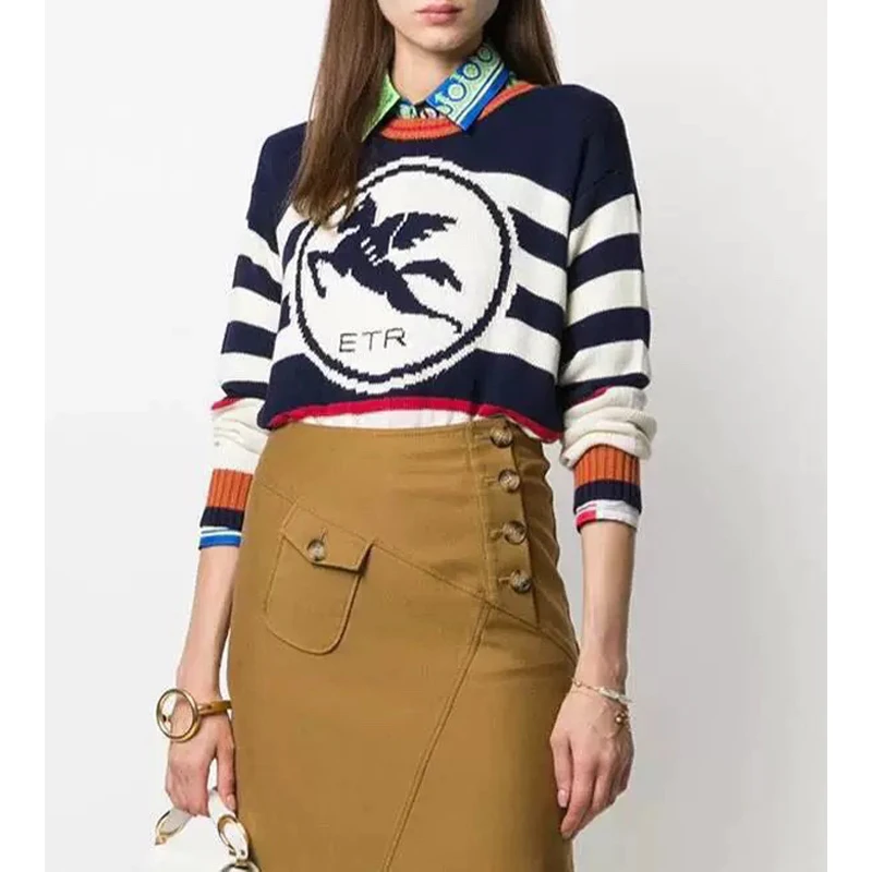 Пуловер женский трикотажный в полоску с надписью, свободного покроя
Пуловер женский трикотажный в полоску с надписью, свободного покроя