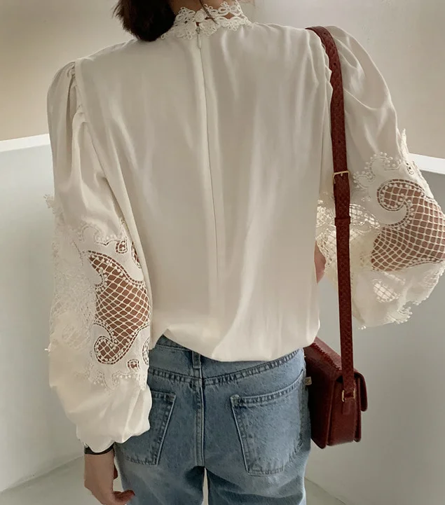 Autumn Spring New Korean Retro Hollow out Women blouse Long sleeve Pullover top Patchwork Women lace shirt
Autumn Spring New Korean Retro Hollow out Women blouse Long sleeve Pullover top Patchwork Women lace shirt