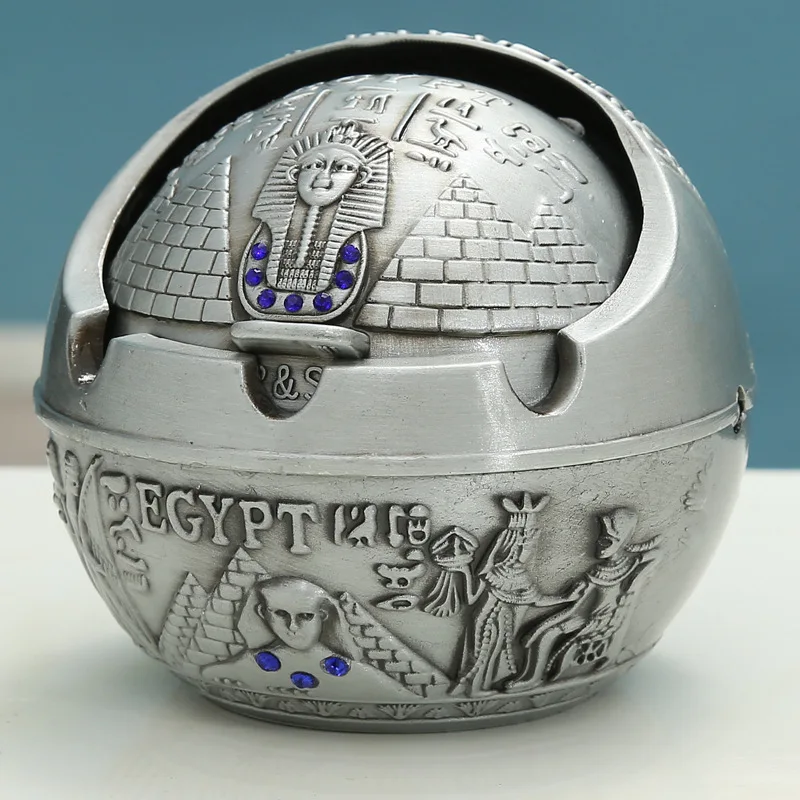Retro Metal Ashtray Creative Ash Tray Windproof with Cover Ash Holder Luxury Cenicero Living Room Artware Home Decor Figurine
Retro Metal Ashtray Creative Ash Tray Windproof with Cover Ash Holder Luxury Cenicero Living Room Artware Home Decor Figurine