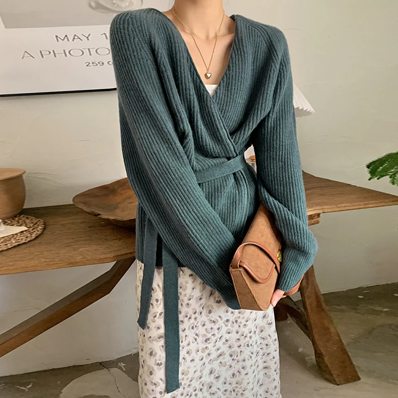 2021 Autumn New Korean Fashion Elegant V-neck Lace Long-sleeved Knitted Sweater and High-waist All-match Small Floral Skirt Suit
2021 Autumn New Korean Fashion Elegant V-neck Lace Long-sleeved Knitted Sweater and High-waist All-match Small Floral Skirt Suit
