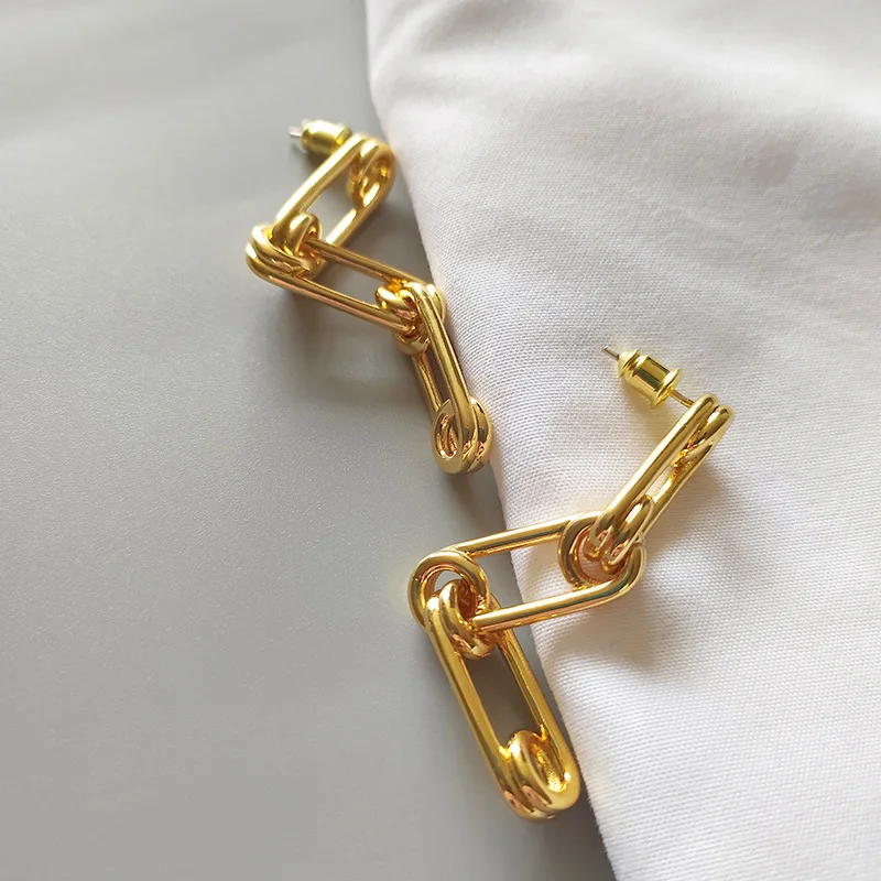 European and American Fashion Long Metal Ear Pendant Female Ear Stud Ear Pendant Earrings Female 
European and American Fashion Long Metal Ear Pendant Female Ear Stud Ear Pendant Earrings Female