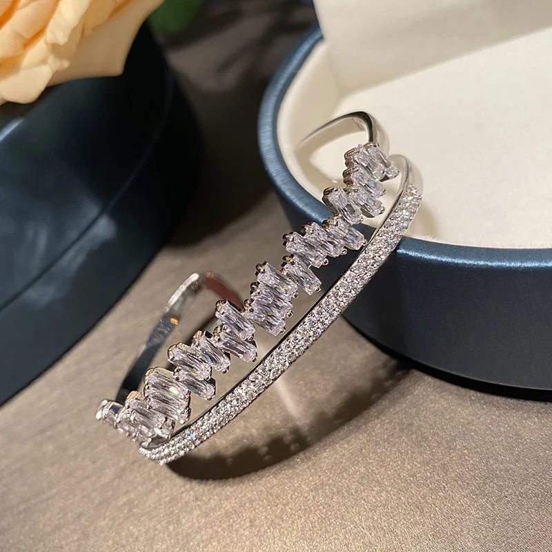 Classic irregular broken diamond arrangement half circle open bracelet inlaid with zircon hand ring female cold wind
Classic irregular broken diamond arrangement half circle open bracelet inlaid with zircon hand ring female cold wind