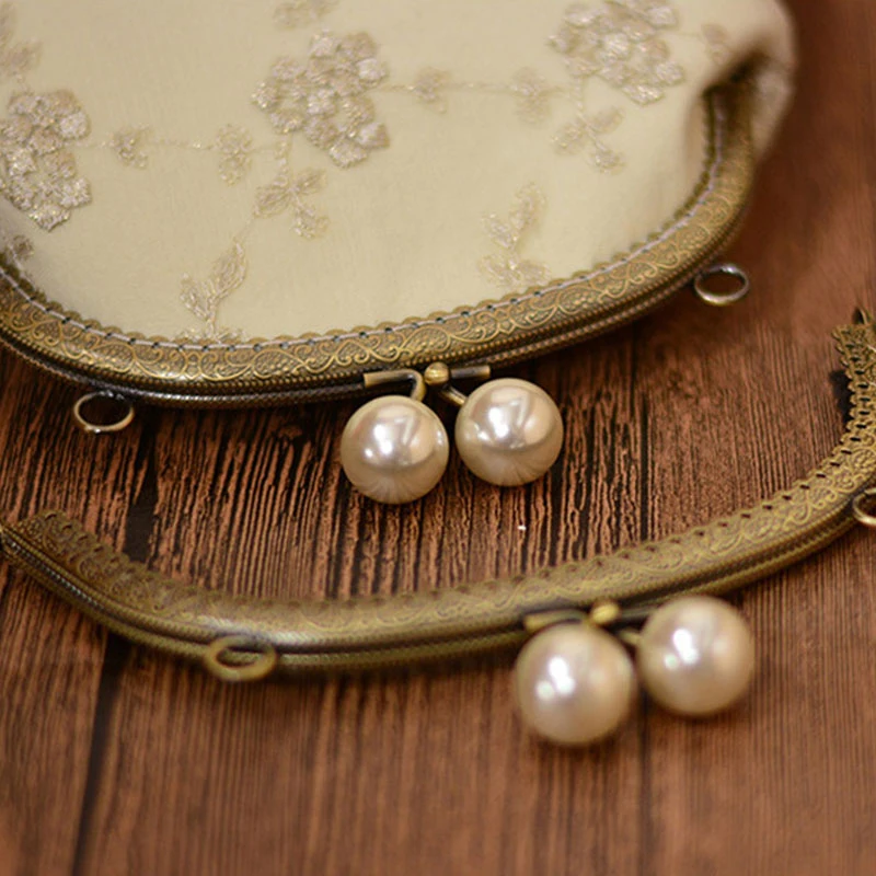 8.5-20.5cm Metal Arc Frame Purse Handle Coin Bags Metal Kiss Clasp Lock Frame Accessories Purse Frames Pearl Bag Sealing Clip
8.5-20.5cm Metal Arc Frame Purse Handle Coin Bags Metal Kiss Clasp Lock Frame Accessories Purse Frames Pearl Bag Sealing Clip