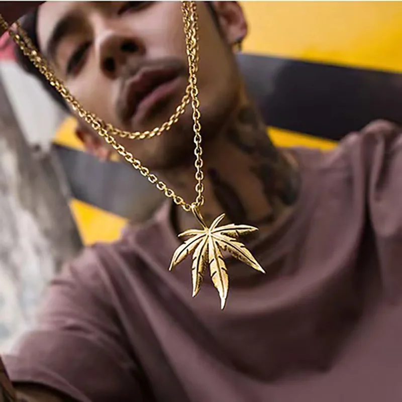 Vanilla Charm necklace retro titanium steel metallic geometric elements Maple Leaf pendant personality street hip hop chain pend
Vanilla Charm necklace retro titanium steel metallic geometric elements Maple Leaf pendant personality street hip hop chain pend