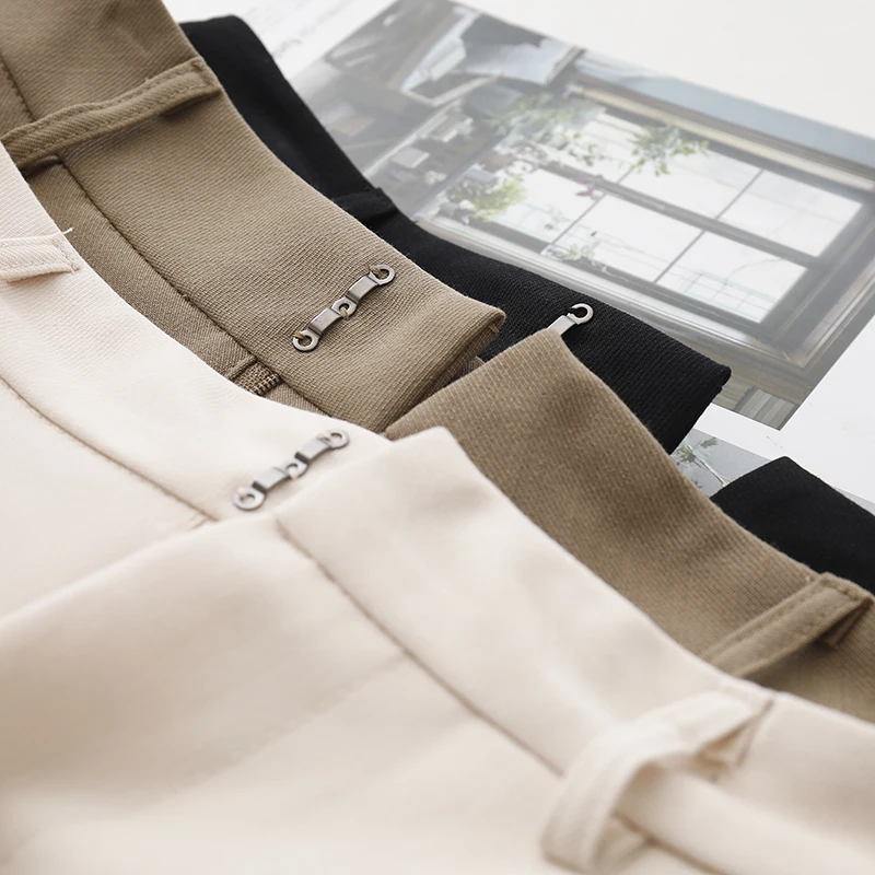 Lauri Laki High Waist Shorts Women Office Wear Wide Leg Straight Shorts with Belt Elegant Vintage Loose Shorts Summer 2021
Lauri Laki High Waist Shorts Women Office Wear Wide Leg Straight Shorts with Belt Elegant Vintage Loose Shorts Summer 2021