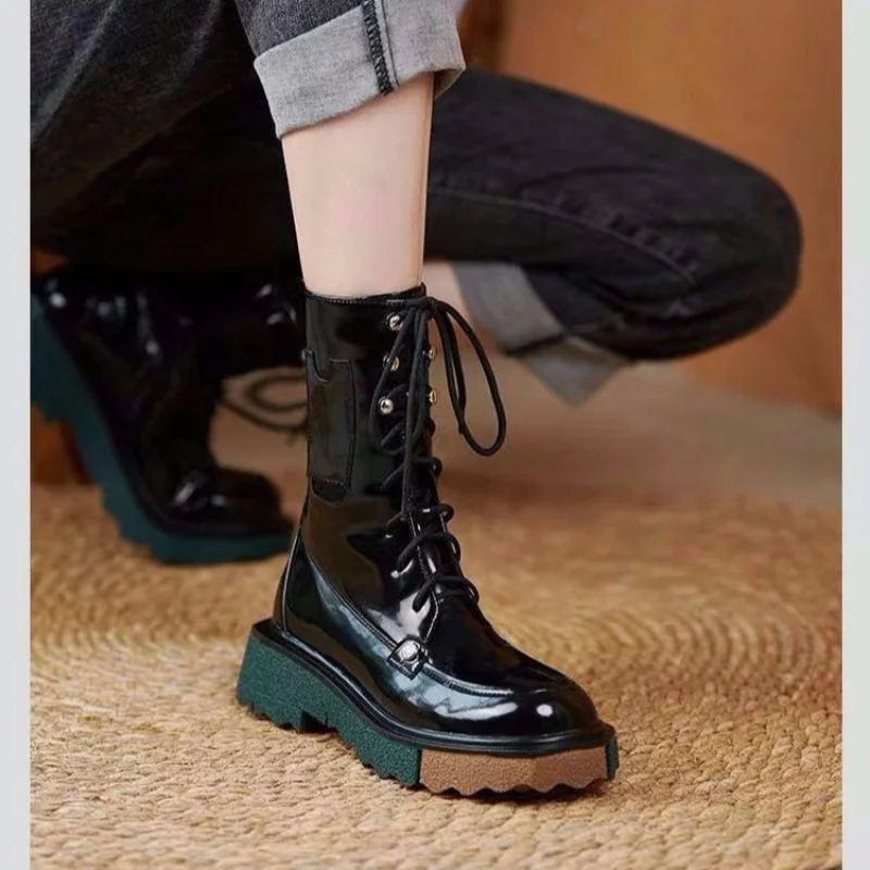 Womenboots Patent Leather Motorcycle Boots Middle Tube PU Thick Bottom Round Shape Waterproof and Nonslip Keep Warm Short Boots
Womenboots Patent Leather Motorcycle Boots Middle Tube PU Thick Bottom Round Shape Waterproof and Nonslip Keep Warm Short Boots
