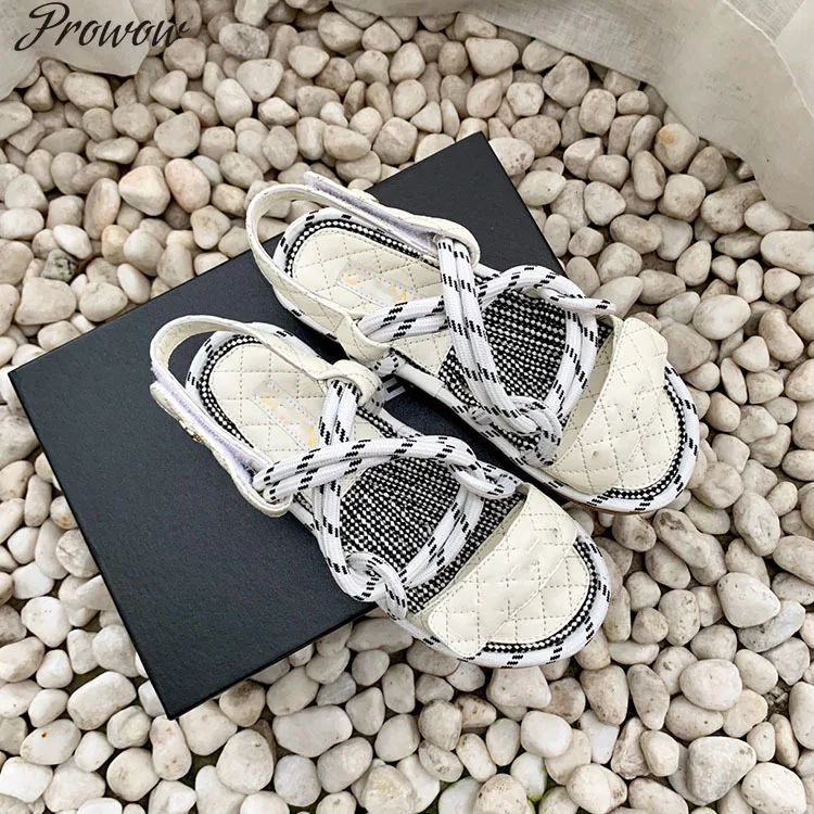 Women's Shoes
Women's Shoes