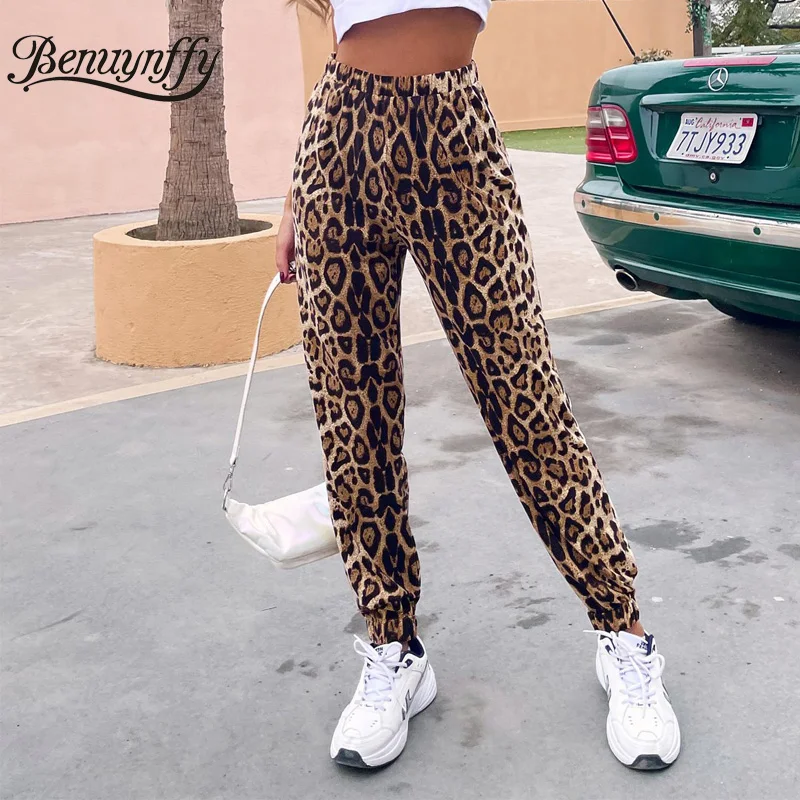 Benuynffy Leopard Print Elastic Waist Sweatpants Women 2021 Spring Summer Casual Fashion Street Style Ladies Straight Pants
Benuynffy Leopard Print Elastic Waist Sweatpants Women 2021 Spring Summer Casual Fashion Street Style Ladies Straight Pants