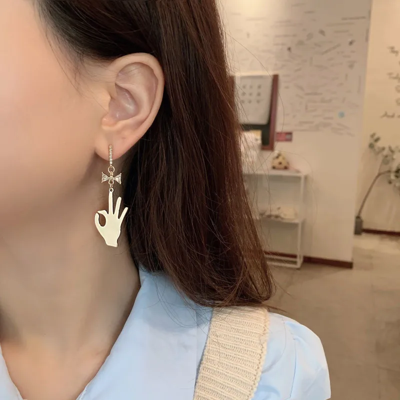 Fashion interest OK gesture ear stud 2021 new tide short earrings pendant make contracted bow earrings women
Fashion interest OK gesture ear stud 2021 new tide short earrings pendant make contracted bow earrings women