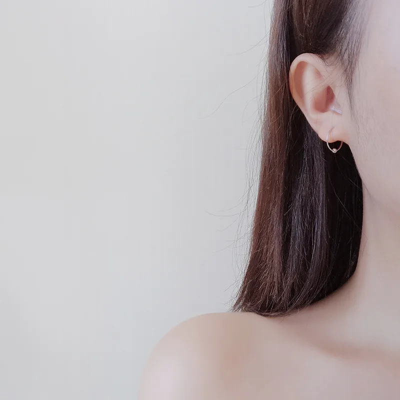 High-Quality S925 sterling silver zircon Naive female ears Korean fashion earrings simple All-match circle earrings
High-Quality S925 sterling silver zircon Naive female ears Korean fashion earrings simple All-match circle earrings