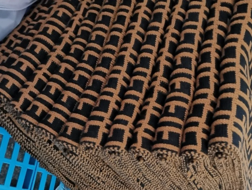 Luxury F Cashmere Printed Blanket Warm Soft Multifunctional Wool Blanket Decorative Throw Blankets for Beds Sofa Cushion Pillow
Luxury F Cashmere Printed Blanket Warm Soft Multifunctional Wool Blanket Decorative Throw Blankets for Beds Sofa Cushion Pillow