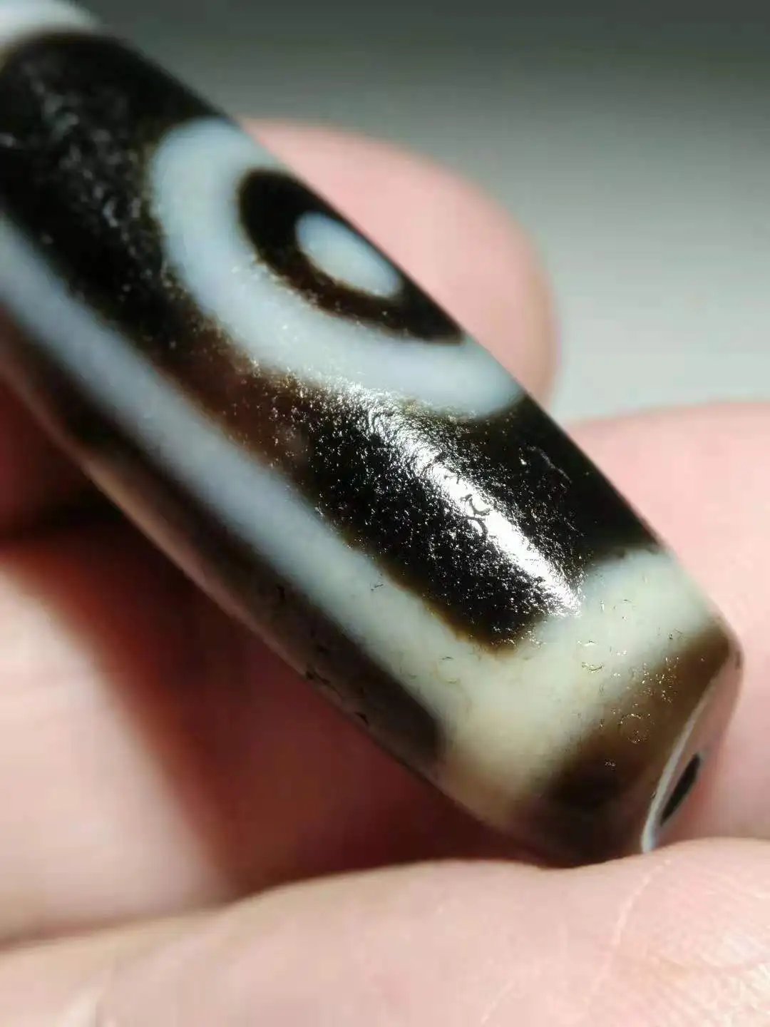 Old Object Natural Agate Dzi Two Eyes Totem Horseshoe Pattern Loose Jewelry Accessories Tibetan Gems DIY Material
Old Object Natural Agate Dzi Two Eyes Totem Horseshoe Pattern Loose Jewelry Accessories Tibetan Gems DIY Material