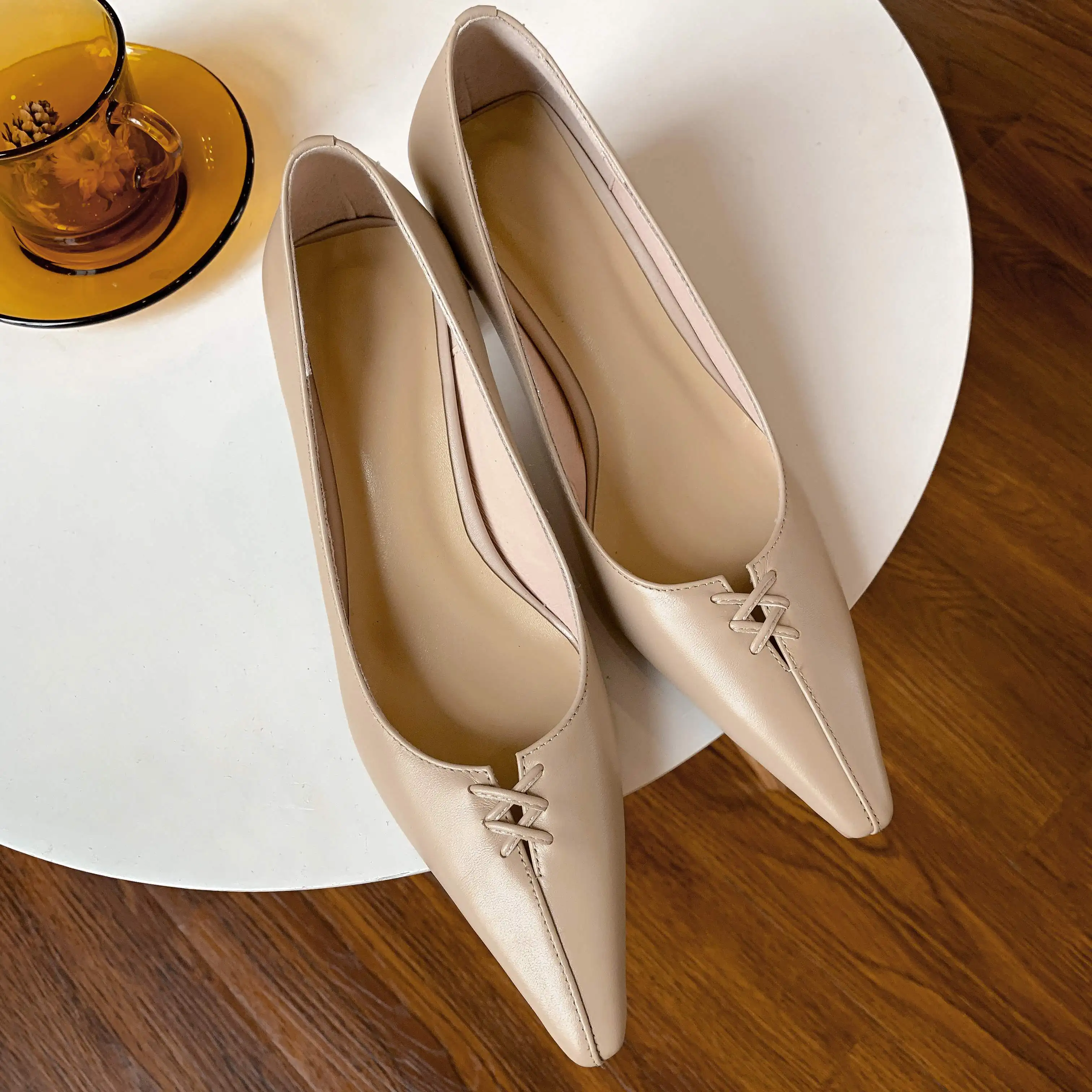 Vichelo Hot big size genuine leather pointed toe shallow high heels simple style daily wear basic sweet slip on women pumps L3f5
Vichelo Hot big size genuine leather pointed toe shallow high heels simple style daily wear basic sweet slip on women pumps L3f5