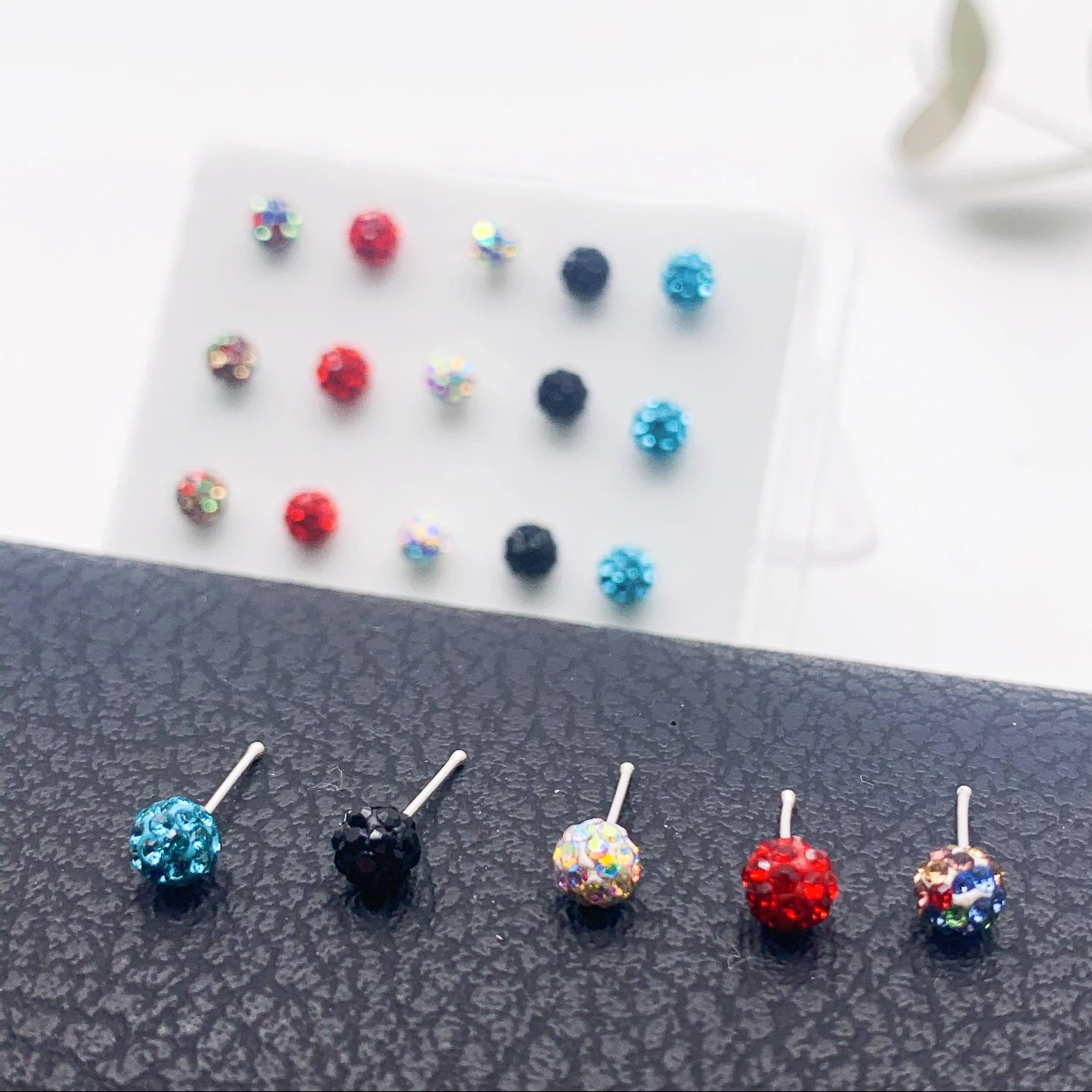 S925 pure silver color zircon round simple fashion charm zircon women's nose ring Body piercing jewelry box-packed 10 pairs
S925 pure silver color zircon round simple fashion charm zircon women's nose ring Body piercing jewelry box-packed 10 pairs