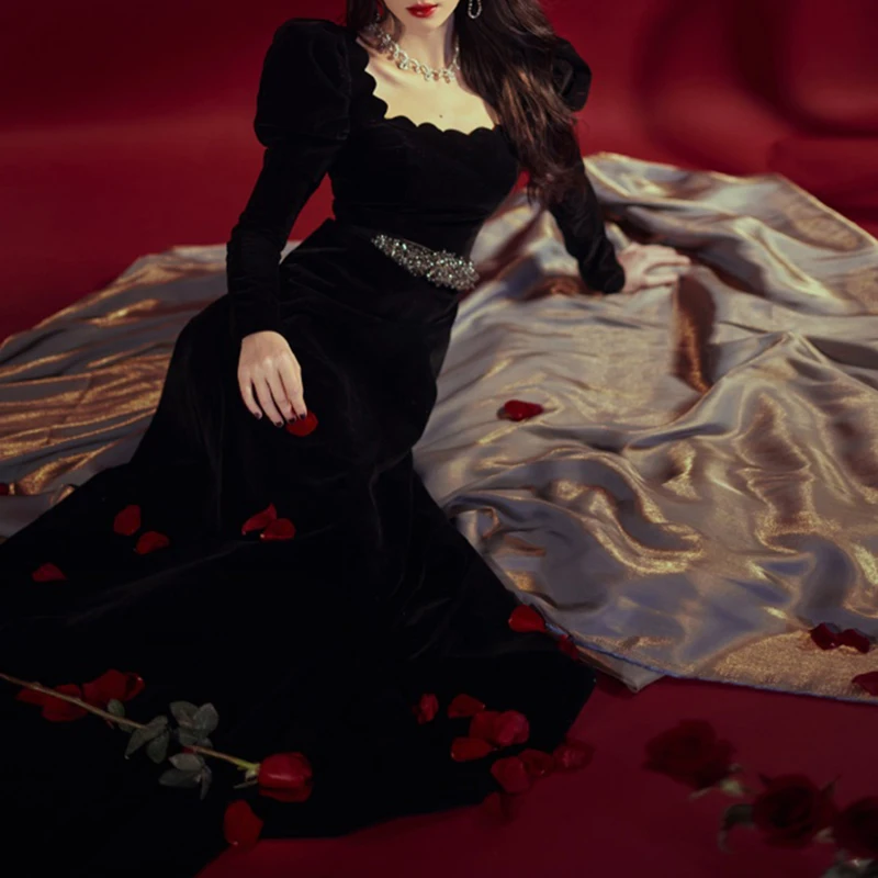 2021 Autumn New Velvet Dress Women Fashion Designer Black Elegant Vintage Long Sleeve High Quality Party Dresses
2021 Autumn New Velvet Dress Women Fashion Designer Black Elegant Vintage Long Sleeve High Quality Party Dresses