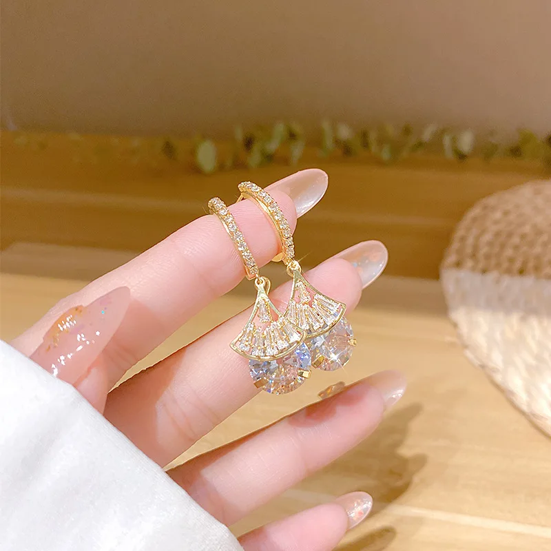 Small Fan Earrings Exquisite Versatile Crystal Drop Ultra Flash 2021 Sterling Silver Needle Anti-allergy Personalized Earrings
Small Fan Earrings Exquisite Versatile Crystal Drop Ultra Flash 2021 Sterling Silver Needle Anti-allergy Personalized Earrings