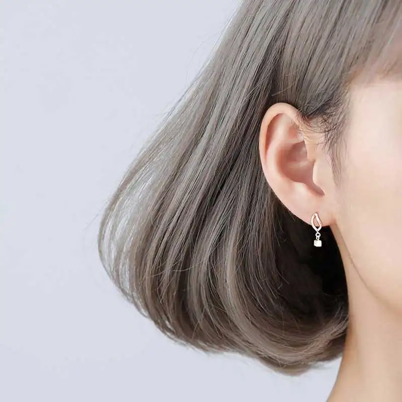 XIAOBOACC S925 Silver Ear piercing Stud Earings Small Square Hanging Earrings for Women 2021 Trend Jewlry Gift
XIAOBOACC S925 Silver Ear piercing Stud Earings Small Square Hanging Earrings for Women 2021 Trend Jewlry Gift
