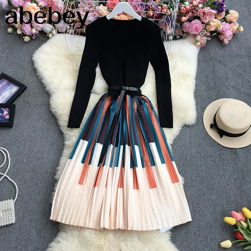 2021 New Autumn Winter Fashion O-neck long sleeve knitted Dress hit color print patchwork high waist mid-length Pleated Dress
2021 New Autumn Winter Fashion O-neck long sleeve knitted Dress hit color print patchwork high waist mid-length Pleated Dress