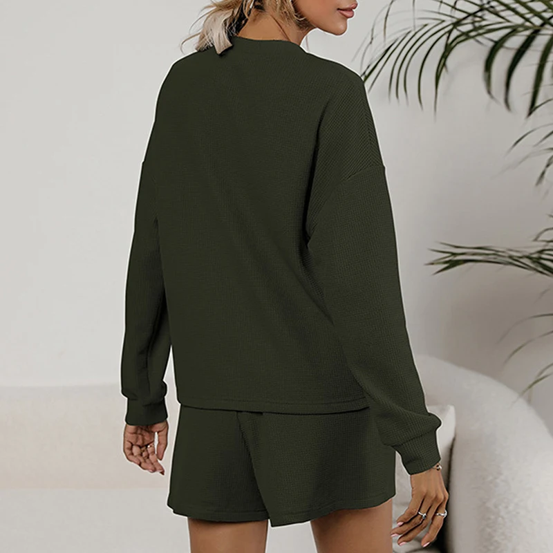 Women Knitted Two Piece Sets Long Sleeve Blouse V Neck Tops Elastic Drawstring Waist Suit Lounging Home Loose Casual Shorts Sets
Women Knitted Two Piece Sets Long Sleeve Blouse V Neck Tops Elastic Drawstring Waist Suit Lounging Home Loose Casual Shorts Sets