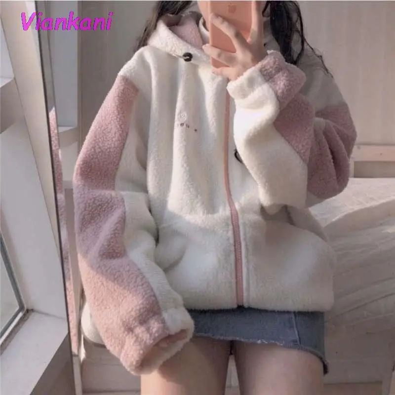Autumn Winter Korean Preppy Style Women Coat Embroidery Imitation Lambswool Female Jacket 2021 Thick Warm Plush Outwear Oversize
Autumn Winter Korean Preppy Style Women Coat Embroidery Imitation Lambswool Female Jacket 2021 Thick Warm Plush Outwear Oversize
