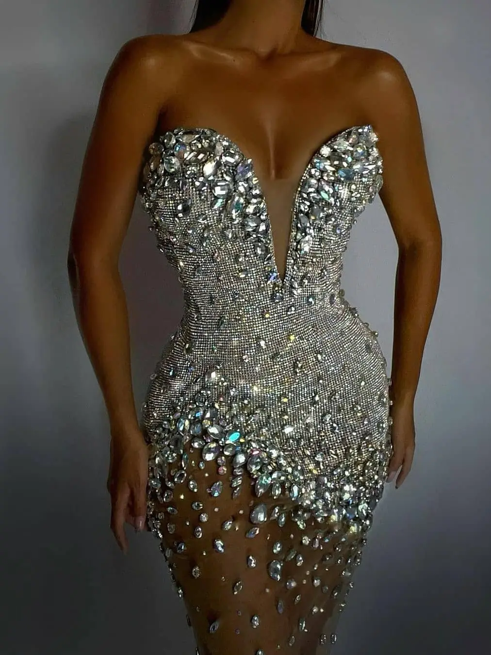 Bling Bling Straight Evening Dresses Illusion Sweetheart Sleeveless Women Prom Gowns Party Event Robe de mariée Custom Made
Bling Bling Straight Evening Dresses Illusion Sweetheart Sleeveless Women Prom Gowns Party Event Robe de mariée Custom Made