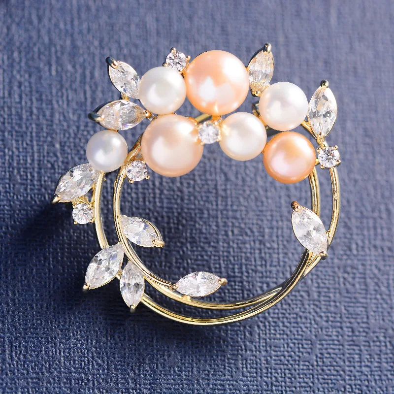 Fashion Elegant Flower Wreath Luxury Natural Pearl Brooch Women Wedding Party Jewelry High Quality Metal Pins For Coat
Fashion Elegant Flower Wreath Luxury Natural Pearl Brooch Women Wedding Party Jewelry High Quality Metal Pins For Coat