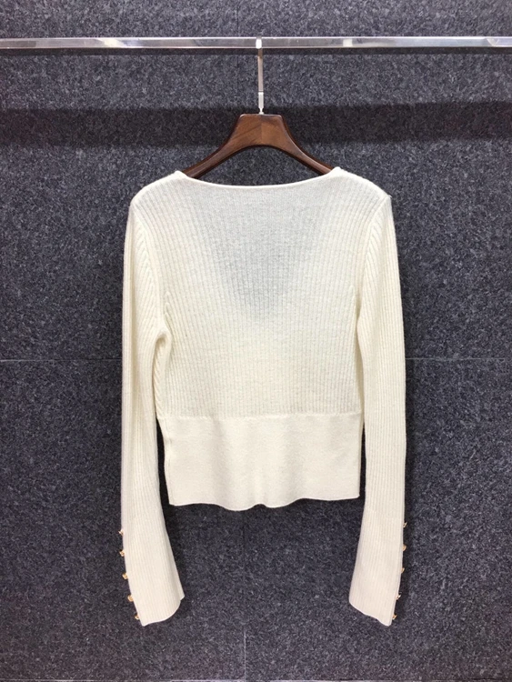 2020 autumn and winter fashion new women's V-neck button decoration solid color long-sleeved waist knit sweater 1120
2020 autumn and winter fashion new women's V-neck button decoration solid color long-sleeved waist knit sweater 1120