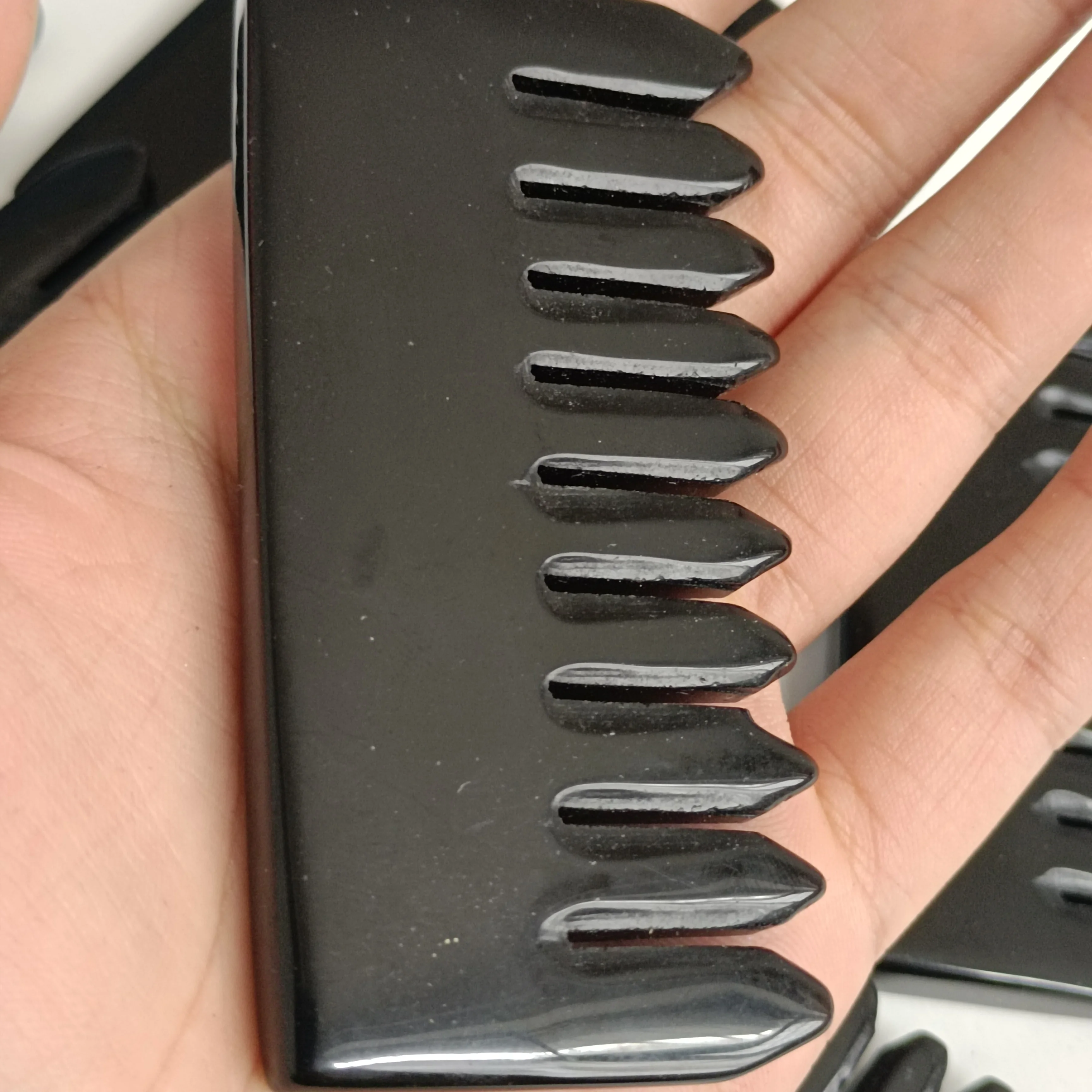 8cm 1pc Natural Polished Obsidian Crystals Reiki Combs Healing Quartz Combs Head Massage Hair Gua Sha Tool gifts
8cm 1pc Natural Polished Obsidian Crystals Reiki Combs Healing Quartz Combs Head Massage Hair Gua Sha Tool gifts