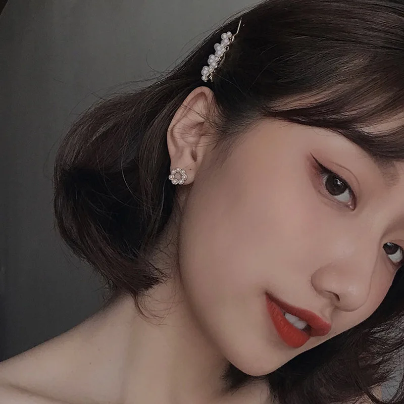 Simple Korean Hollow Women Earrings Imitation Pearl Alloy Temperament Ladies Elegant Earrings Exquisite Fashion Gift Jewelry 
Simple Korean Hollow Women Earrings Imitation Pearl Alloy Temperament Ladies Elegant Earrings Exquisite Fashion Gift Jewelry