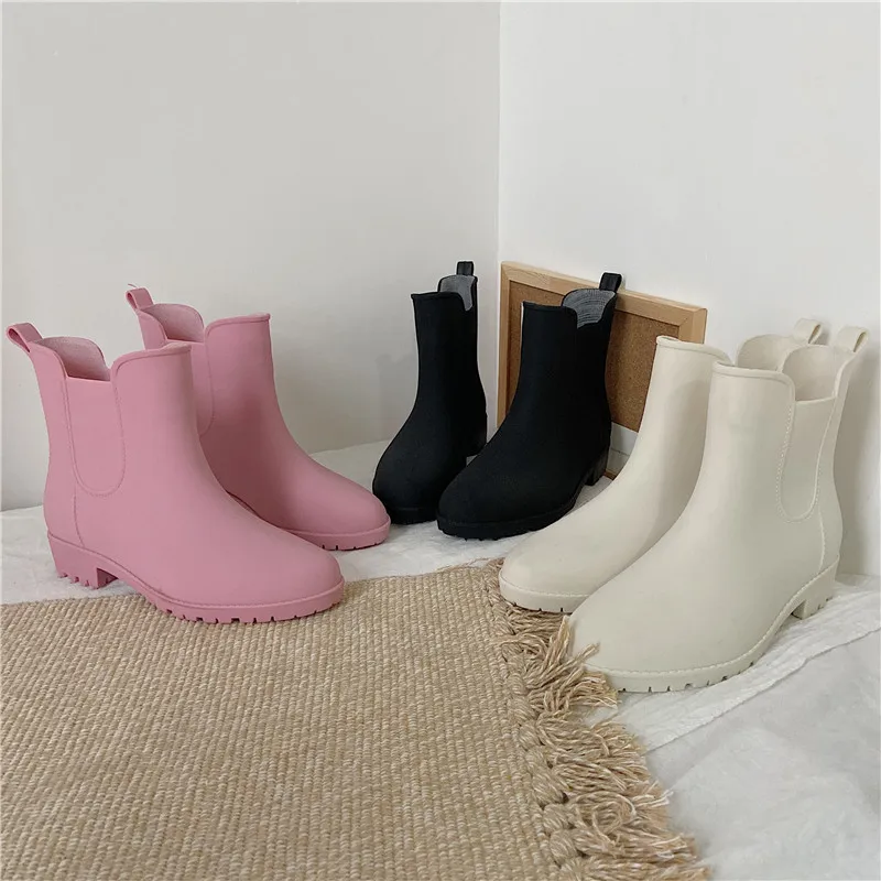 The new Chelsea boots low female fashion antiskid short tube rubber shoes leisure students help water tightness Martin boots
The new Chelsea boots low female fashion antiskid short tube rubber shoes leisure students help water tightness Martin boots
