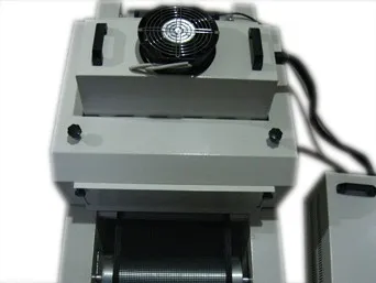 

Специальная печатная светоотверждающая машина, быстросохнущая УФ-краска, подходит для отверждения различных материалов