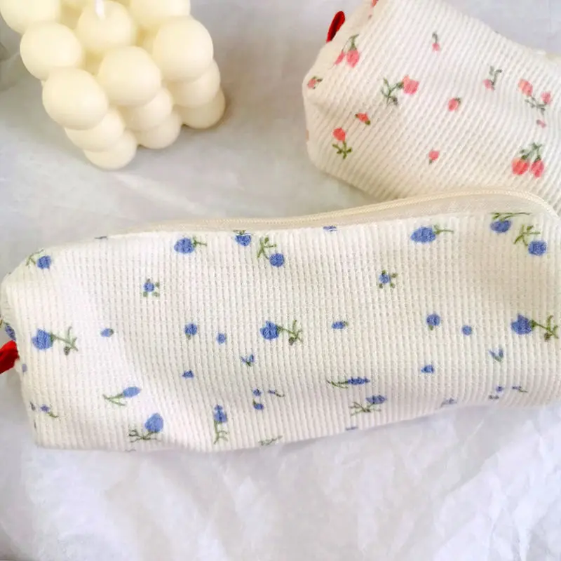 1PC Cool Style Pencil Bag Small Flowers Pencil Cases Cute Simple Pen Storage Bag School Supplies Bags Stationery Pencil Gag
1PC Cool Style Pencil Bag Small Flowers Pencil Cases Cute Simple Pen Storage Bag School Supplies Bags Stationery Pencil Gag