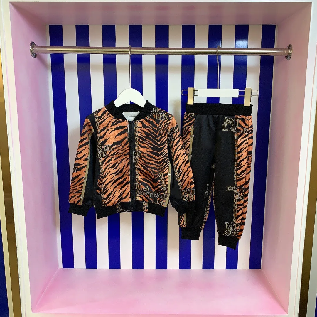 Childrens clothing 2021 autumn European American west wind jacket+pants two-piece sport suit Leopard Print kids clothes boy suit
Childrens clothing 2021 autumn European American west wind jacket+pants two-piece sport suit Leopard Print kids clothes boy suit