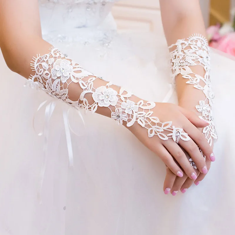 Свадебные перчатки без пальцев цвета слоновой кости с длинными бусинами и