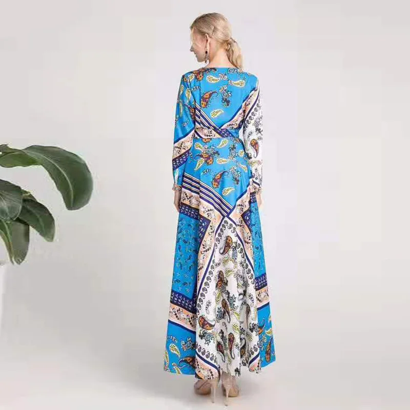 Obsessed with lavender. New fashion V-neck printed dress, beach outfit, long, spring and autumn, female
Obsessed with lavender. New fashion V-neck printed dress, beach outfit, long, spring and autumn, female