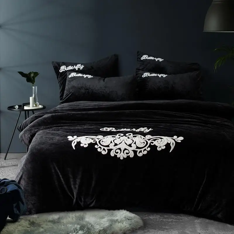 JU 22 Black embroidery Luxury winter Bedding sets 4Pcs Queen size Fleece fabric Bed set Bed linen Duvet cover pillow
JU 22 Black embroidery Luxury winter Bedding sets 4Pcs Queen size Fleece fabric Bed set Bed linen Duvet cover pillow