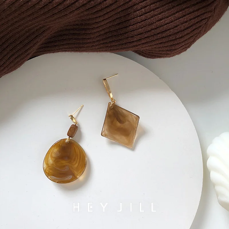 Korean Fashion Qiu Yi Is Thick Advanced Feeling Brown Resin Exaggerated Geometry Does Not Weigh Big Earring
Korean Fashion Qiu Yi Is Thick Advanced Feeling Brown Resin Exaggerated Geometry Does Not Weigh Big Earring